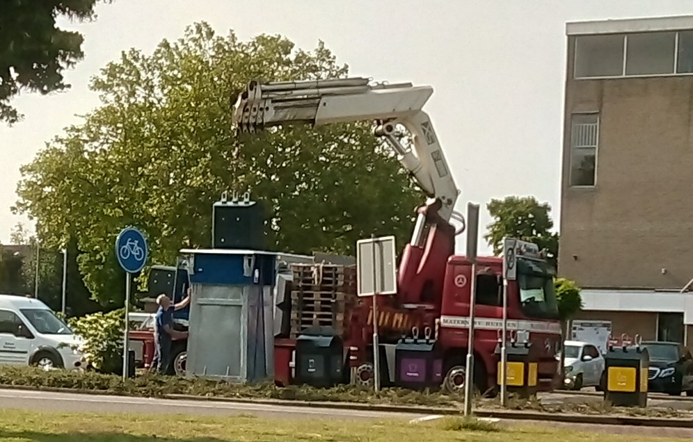 Ondergrondse plastic-container vervangen