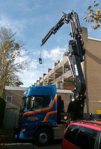 Hoogwerker nodig om ruit te vervangen