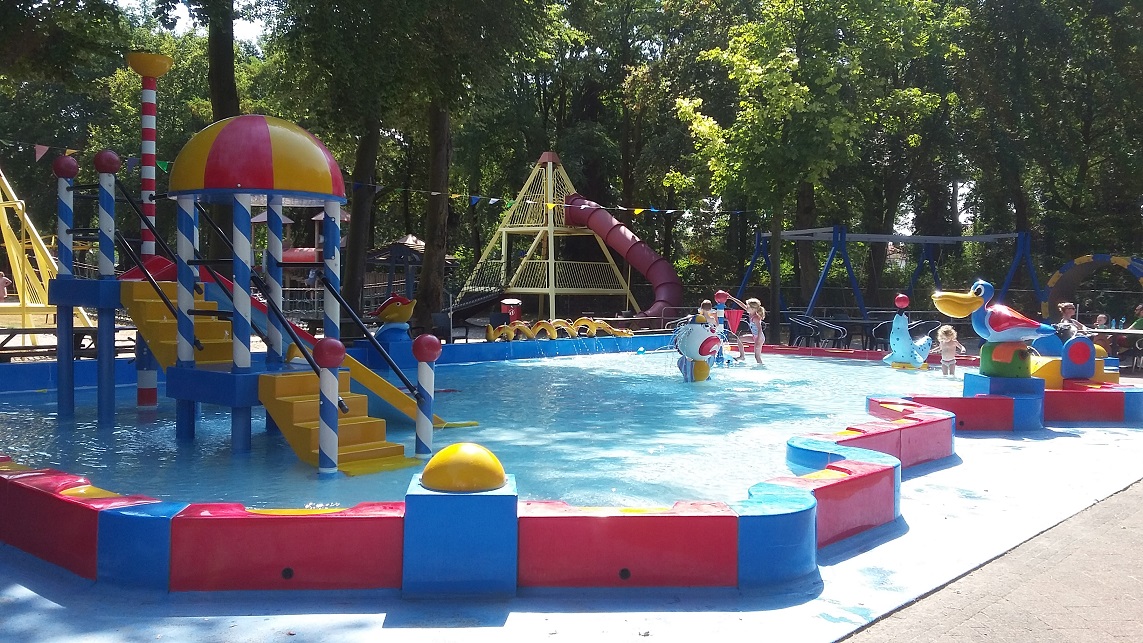 foto met zwembad voor de kleuters in Speeltuin Geenhoven